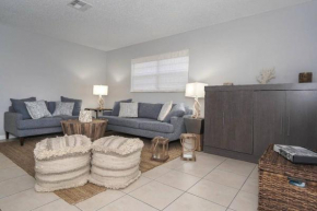 Beachy/Rustic home for 6 ppl